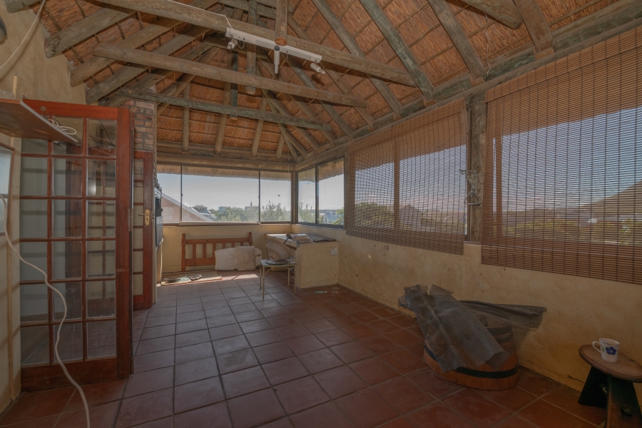 6 Bedroom Property for Sale in Pringle Bay Western Cape